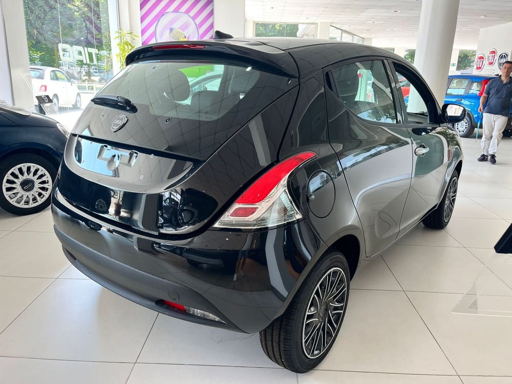 Lancia Ypsilon nuova a Milano (6)