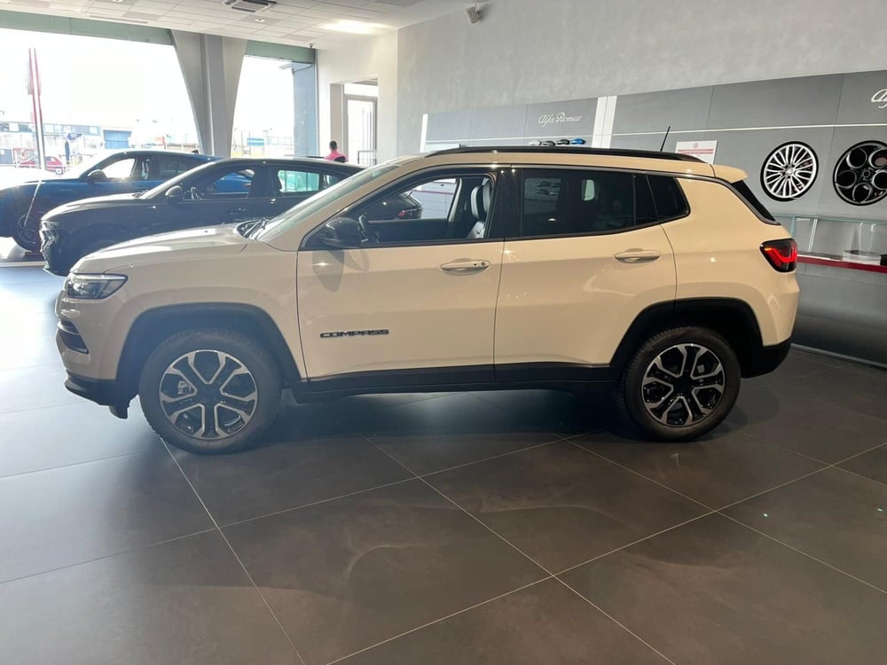 Jeep Compass nuova a Milano (3)