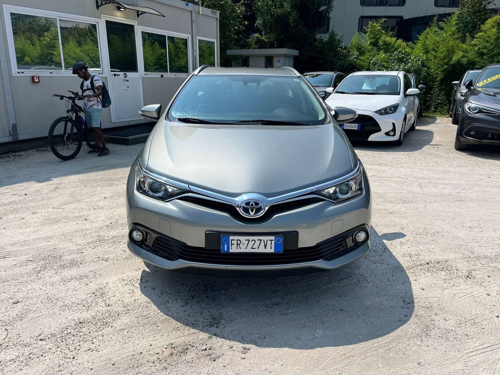 Toyota Auris Station Wagon usata a Milano (2)