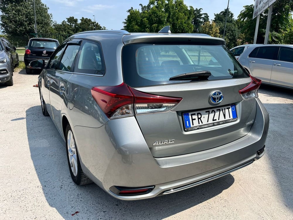 Toyota Auris Station Wagon usata a Milano (6)