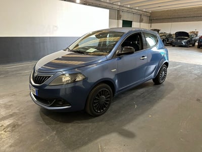 Lancia Ypsilon 1.0 FireFly 5 porte S&amp;S Hybrid Ecochic Silver  del 2022 usata a Milano