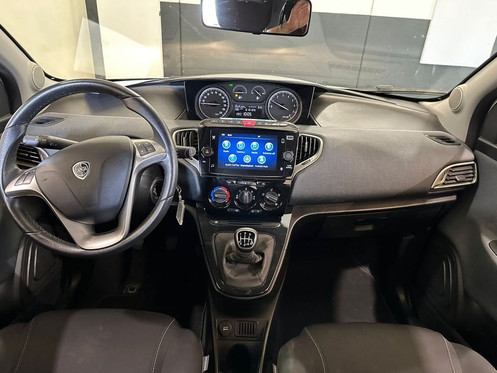 Lancia Ypsilon usata a Milano (8)