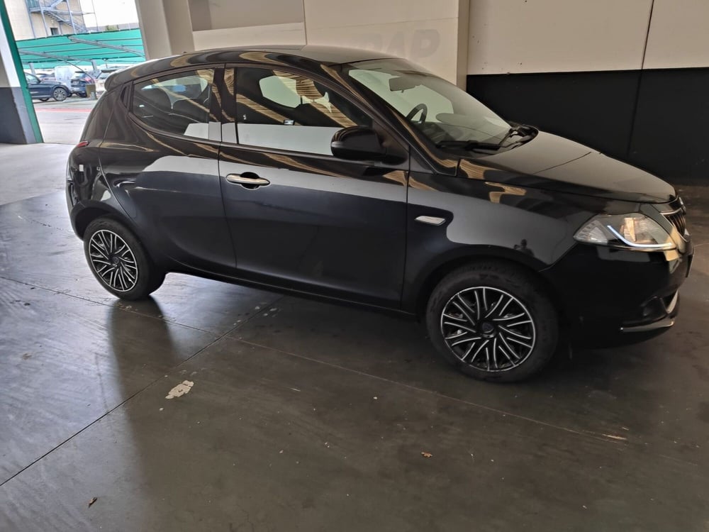 Lancia Ypsilon usata a Milano (4)