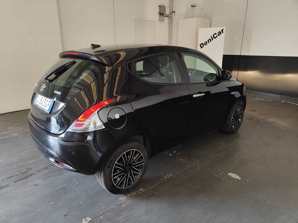 Lancia Ypsilon usata a Milano (6)