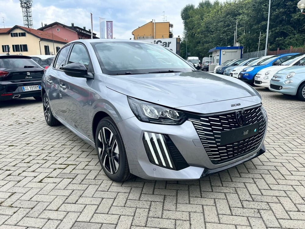 Peugeot 208 nuova a Milano (3)