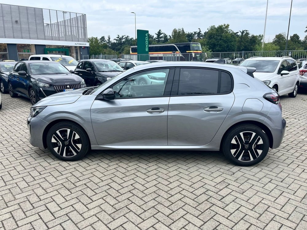 Peugeot 208 nuova a Milano (4)