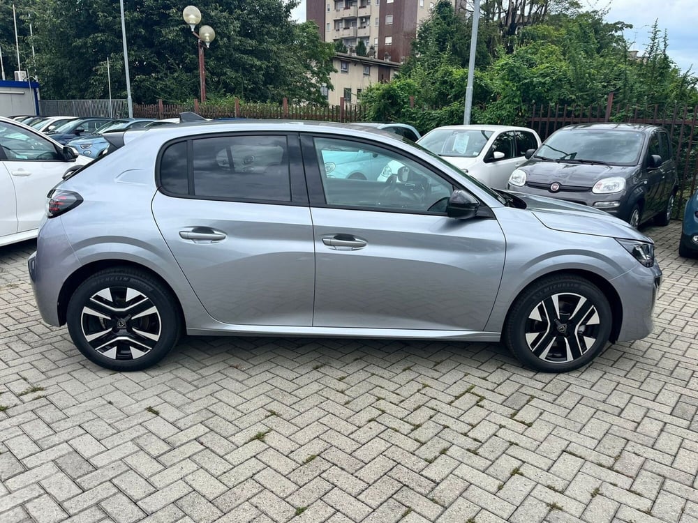 Peugeot 208 nuova a Milano (5)