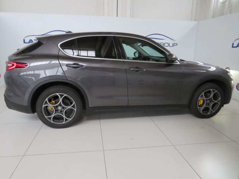 Alfa Romeo Stelvio usata a Lodi (6)