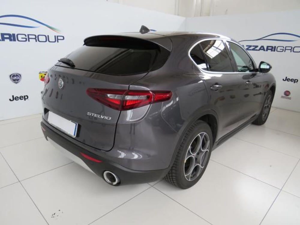 Alfa Romeo Stelvio usata a Lodi (7)