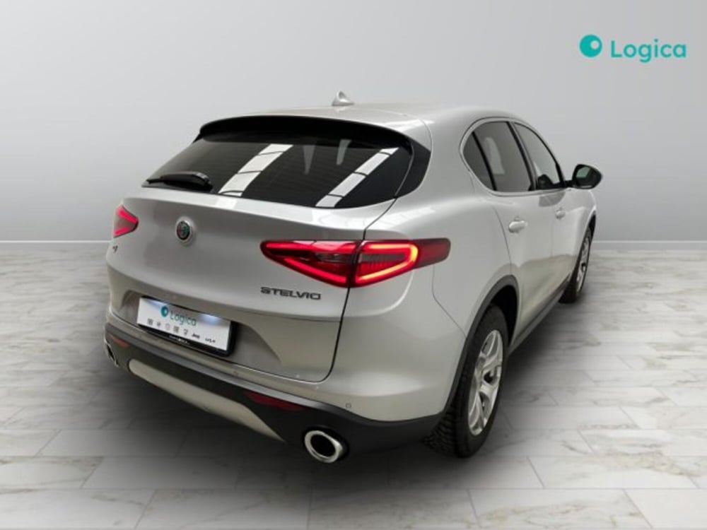 Alfa Romeo Stelvio usata a Biella (9)