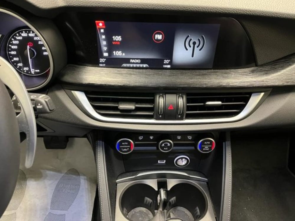 Alfa Romeo Stelvio usata a Biella (14)