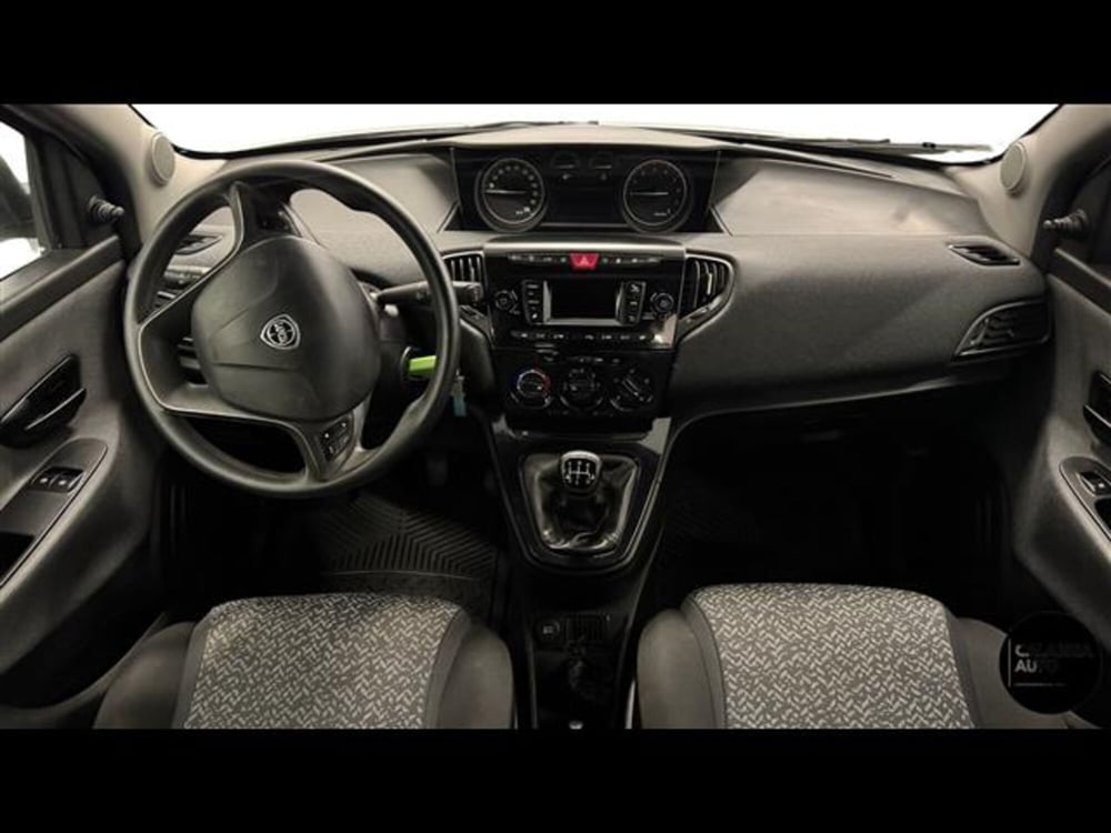 Lancia Ypsilon usata a Reggio Calabria (7)