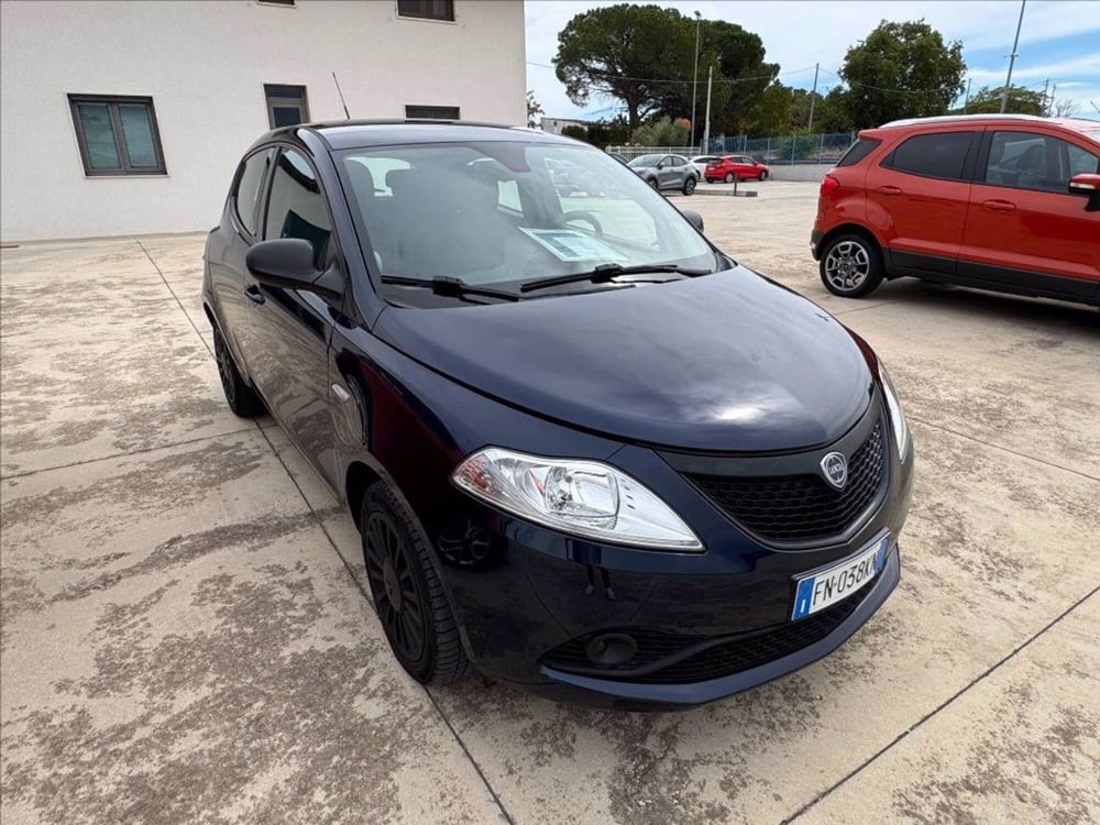 Lancia Ypsilon usata a Matera (4)