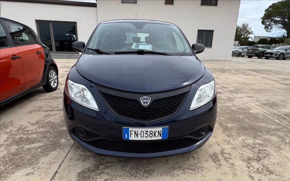 Lancia Ypsilon usata a Matera (8)