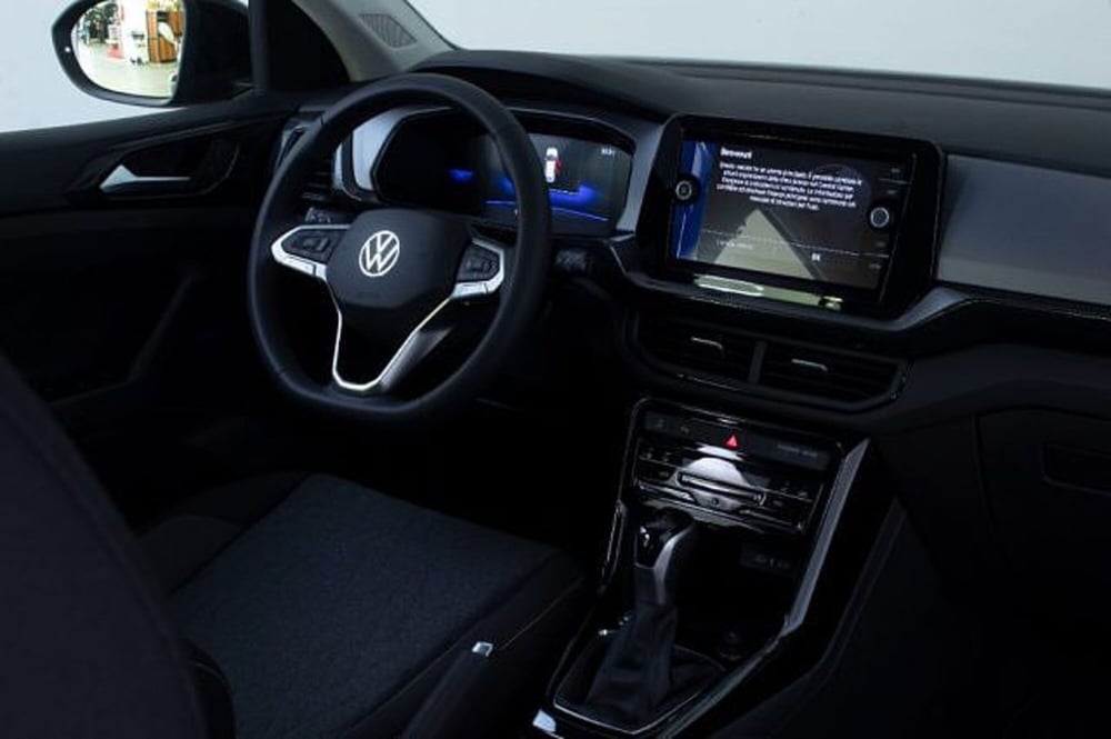 Volkswagen T-Cross nuova a Novara (6)