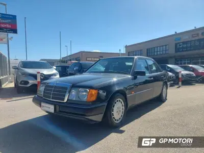 Mercedes-Benz 200 200 E cat del 1990 usata a Vitulazio