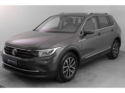 Volkswagen Tiguan 2.0 TDI SCR Life del 2021 usata a Paruzzaro