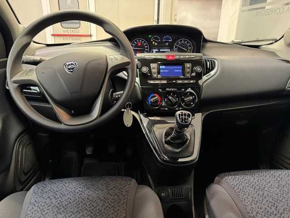 Lancia Ypsilon nuova a Brescia (12)