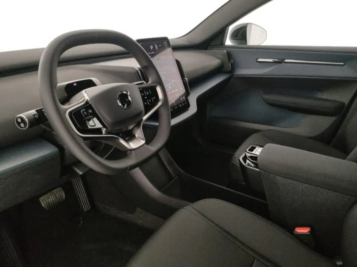 Volvo EX30 nuova a Modena (9)