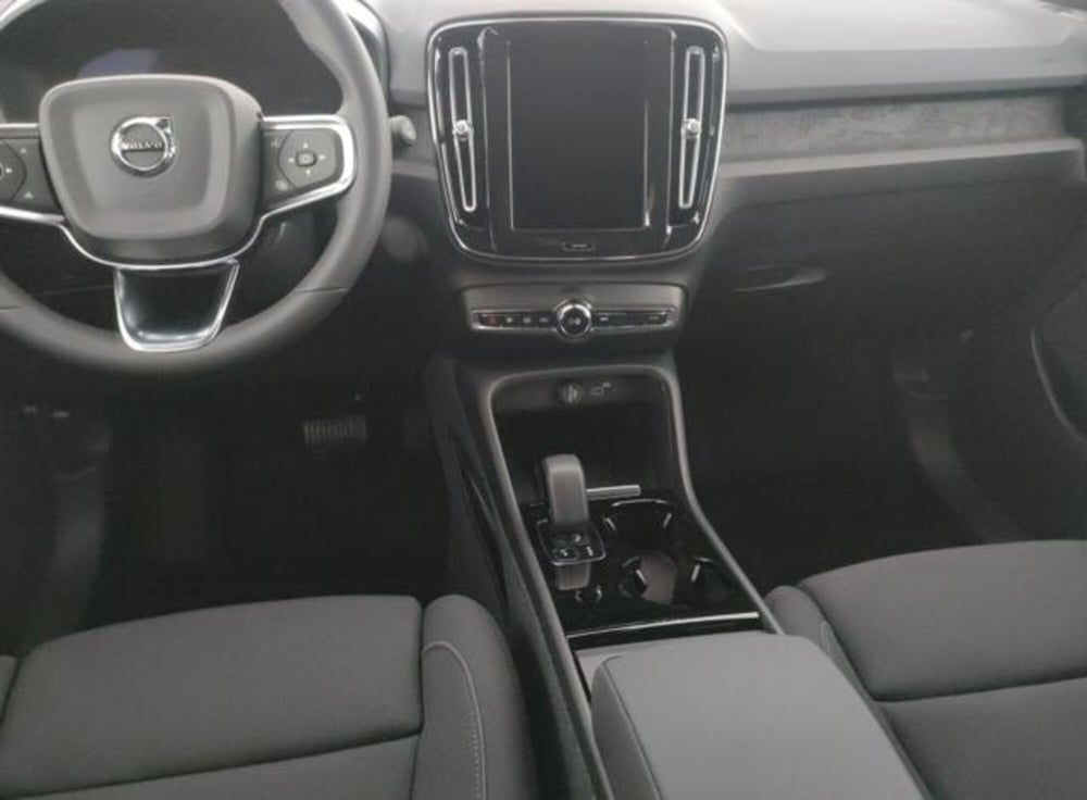 Volvo XC40 nuova a Modena (14)