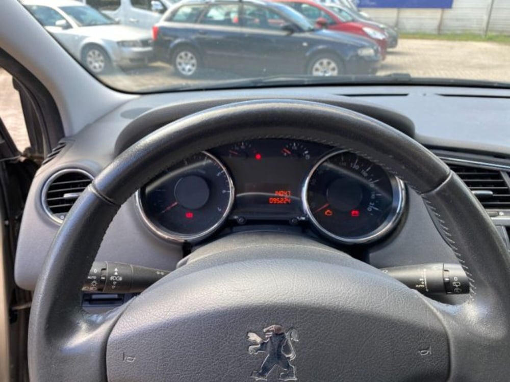 Peugeot 5008 usata a Milano (10)