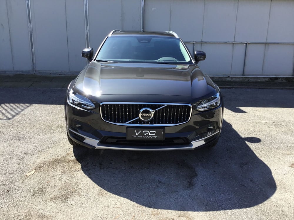 Volvo V90 Cross Country nuova a Napoli (2)