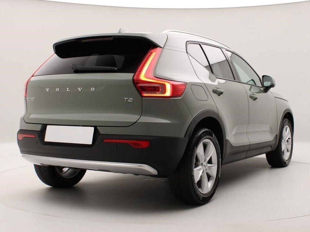 Volvo XC40 nuova a Napoli (2)