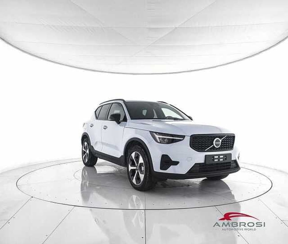 Volvo XC40 nuova a Viterbo (2)