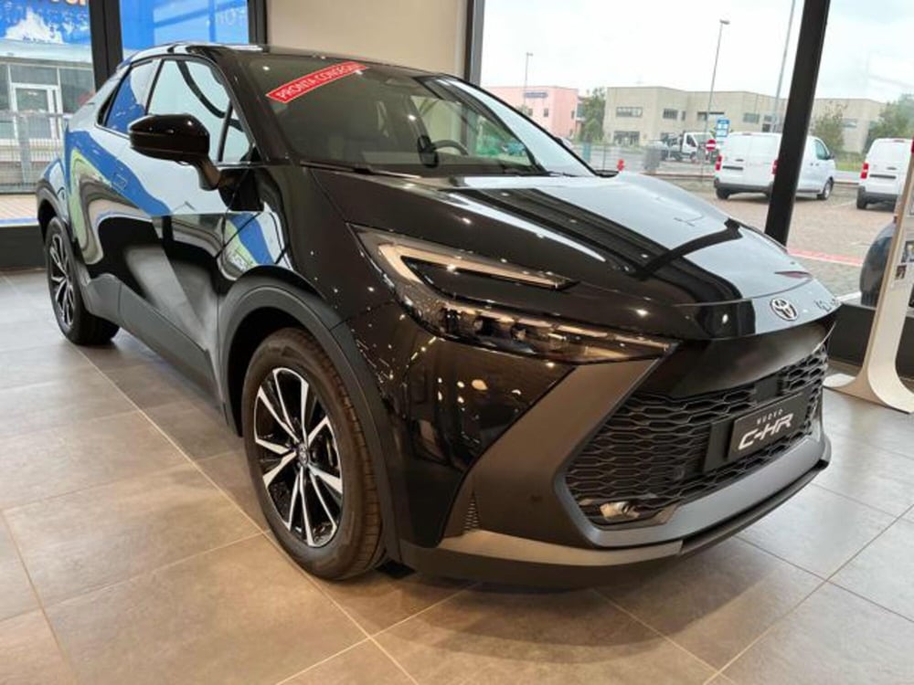 Toyota Toyota C-HR nuova a Cuneo (2)