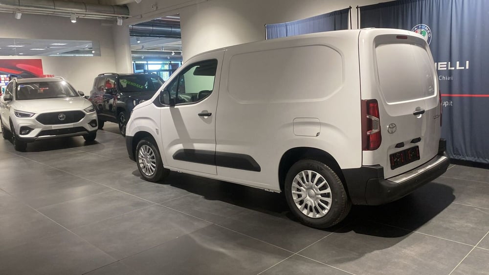 Toyota Proace City nuova a Bergamo (2)