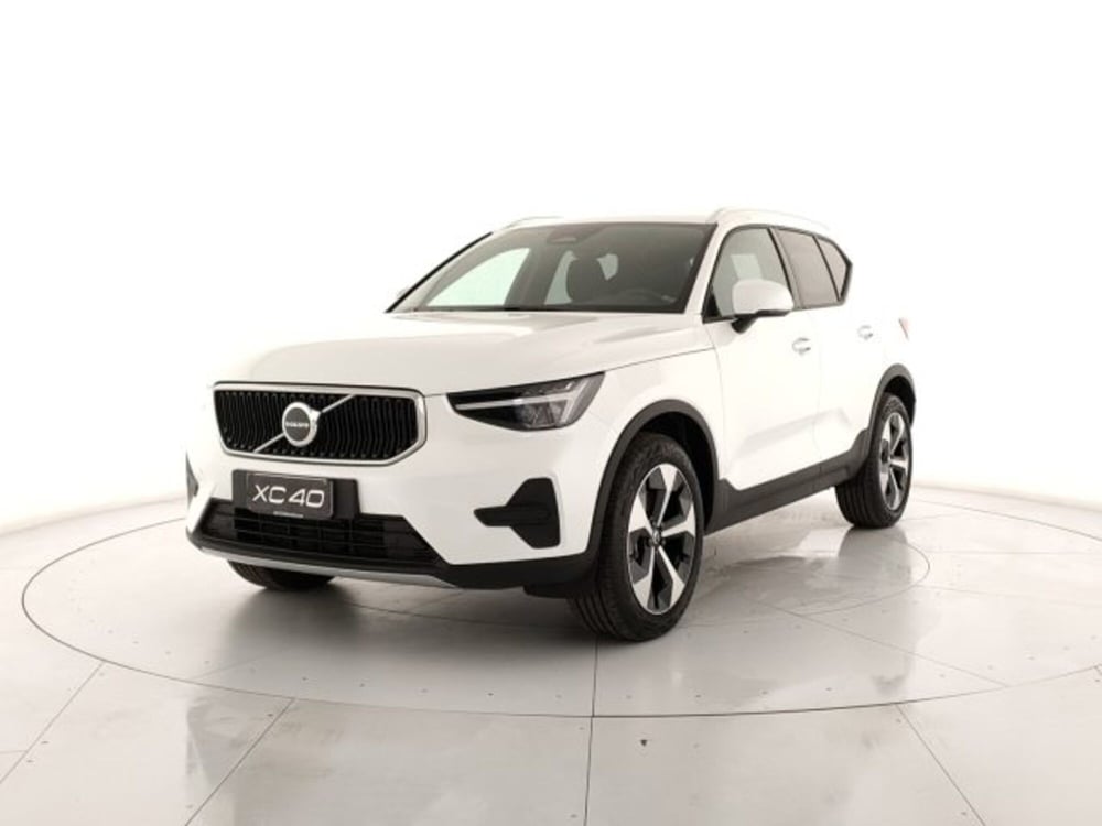 Volvo XC40 nuova a Modena (2)