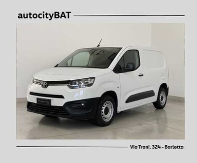 Toyota Proace City Verso City Verso 1.5D 100 CV S&amp;S Short D Luxury  del 2020 usata a Barletta