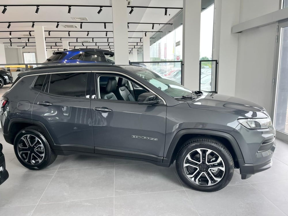 Jeep Compass nuova a Milano (4)