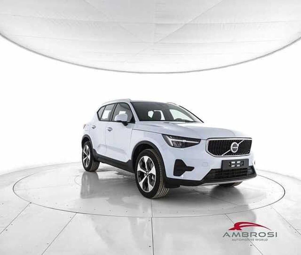 Volvo XC40 nuova a Viterbo (2)