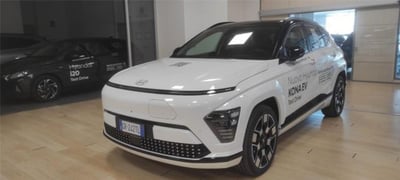 Hyundai Kona EV 64 kWh XClass del 2023 usata a Bari