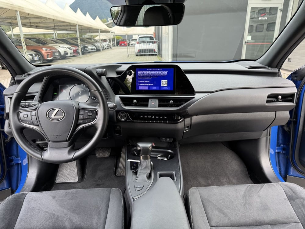 Lexus UX usata a Como (13)