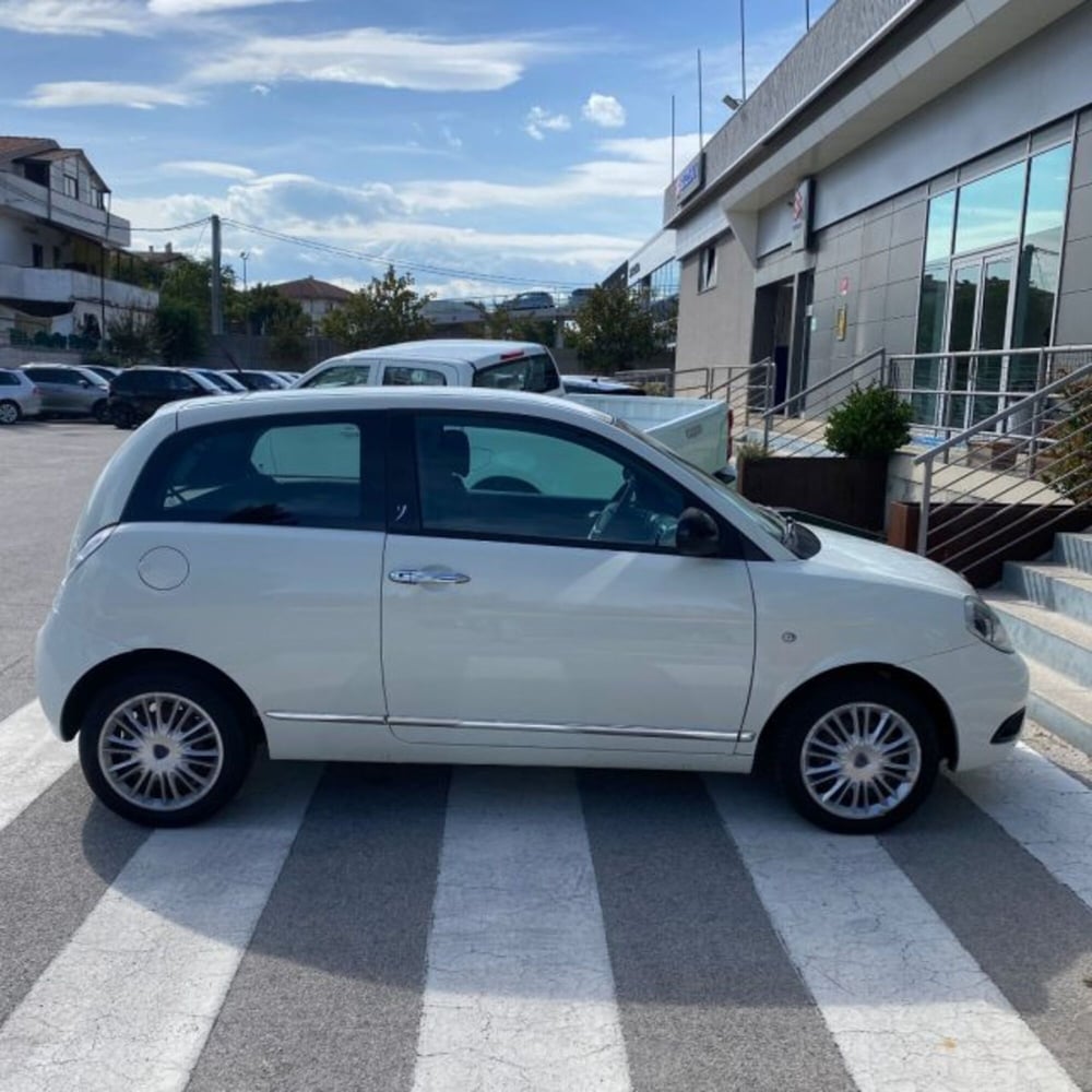 Lancia Ypsilon usata a L'Aquila (2)