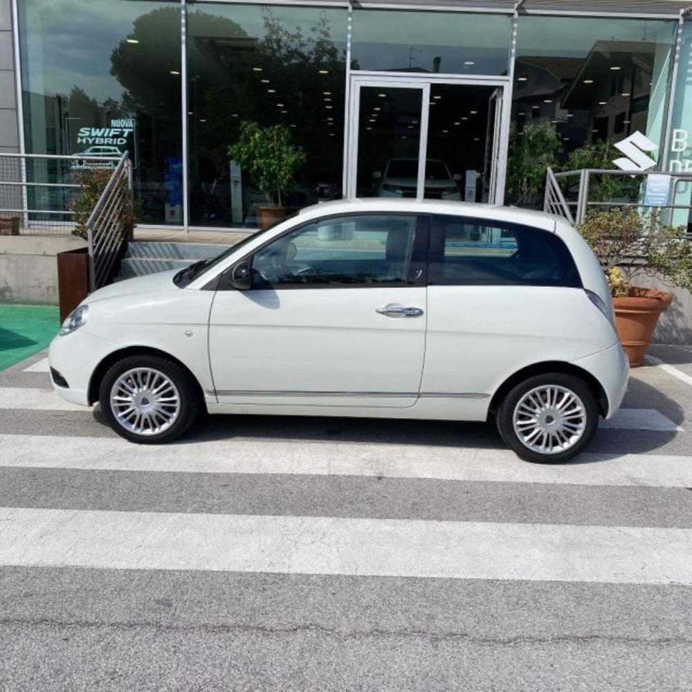 Lancia Ypsilon usata a L'Aquila (5)