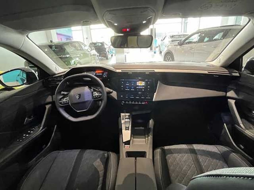 Peugeot 408 nuova a Milano (9)