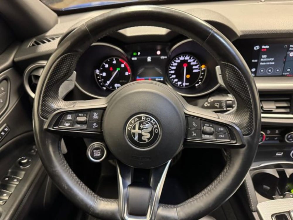 Alfa Romeo Stelvio usata a Biella (13)