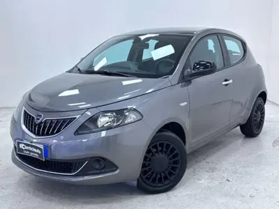 Lancia Ypsilon 1.0 FireFly 5 porte S&amp;S Hybrid Ecochic Silver del 2021 usata a Lurate Caccivio