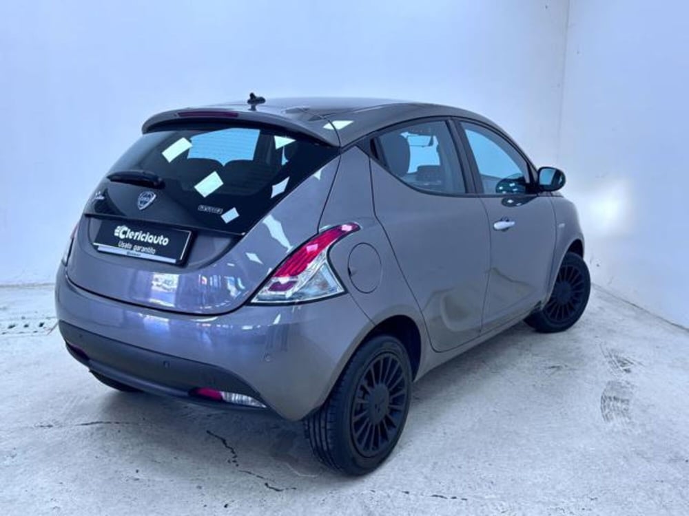 Lancia Ypsilon usata a Como (2)