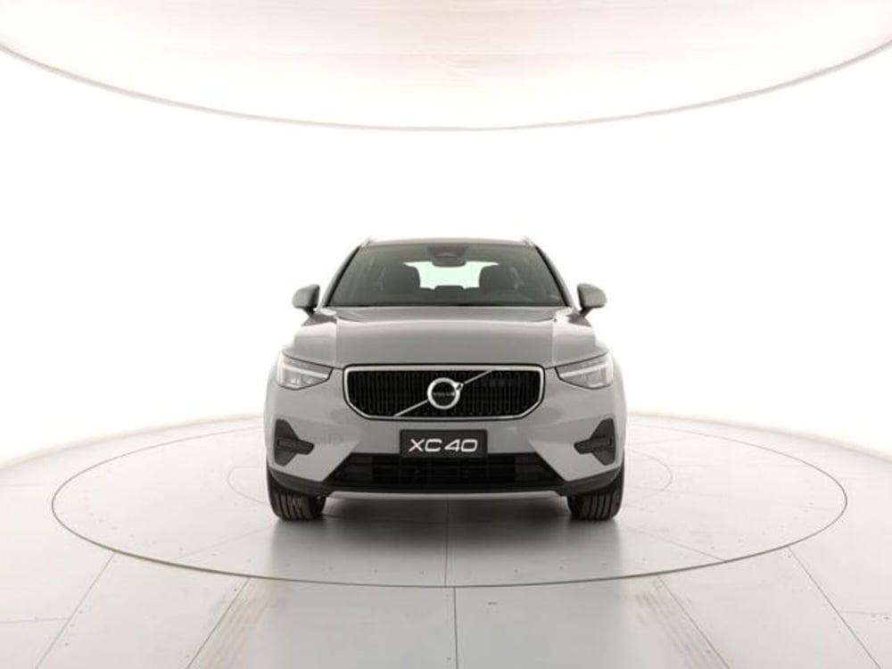 Volvo XC40 nuova a Modena (7)