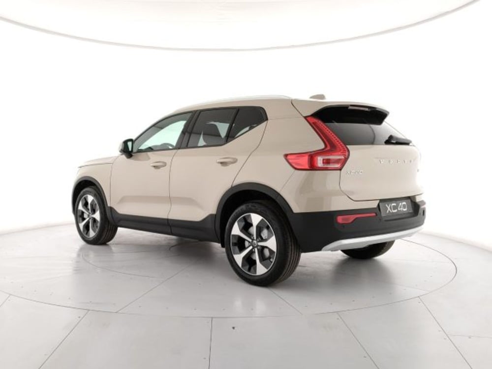 Volvo XC40 nuova a Modena (3)