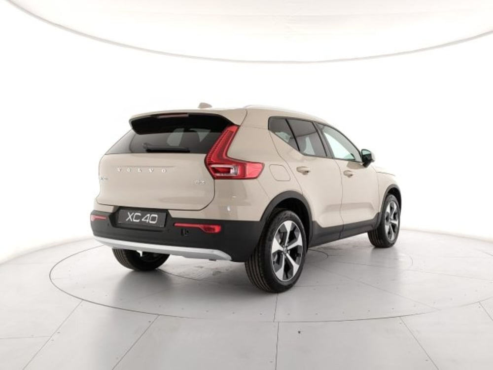 Volvo XC40 nuova a Modena (5)