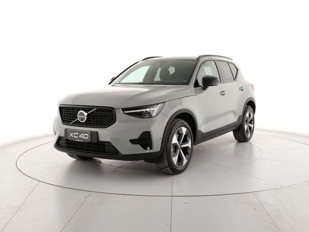 Volvo XC40 nuova a Modena (2)