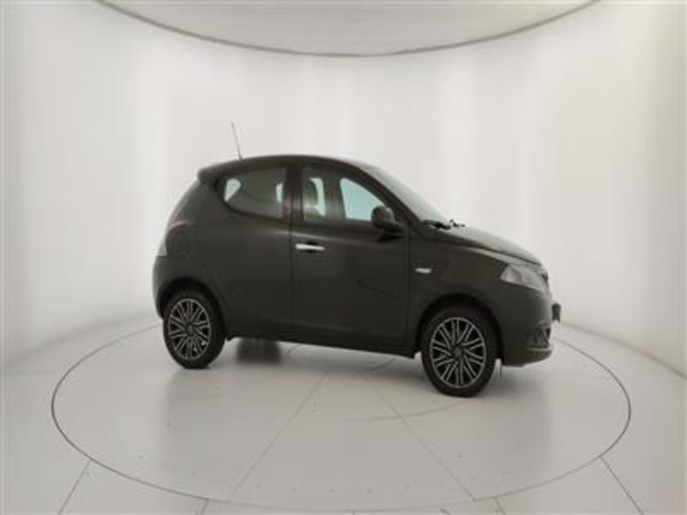 Lancia Ypsilon usata a Bari (10)