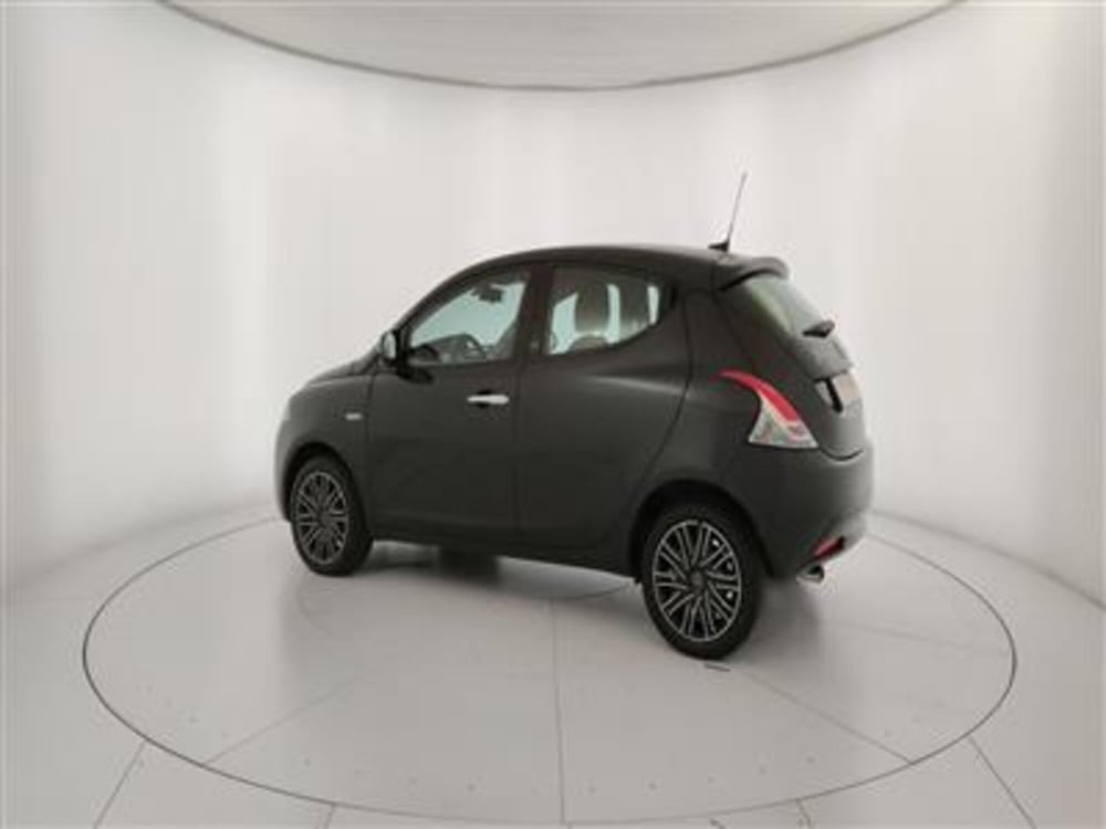 Lancia Ypsilon usata a Bari (4)