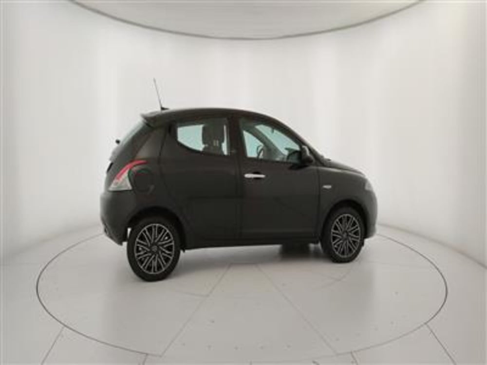 Lancia Ypsilon usata a Bari (9)