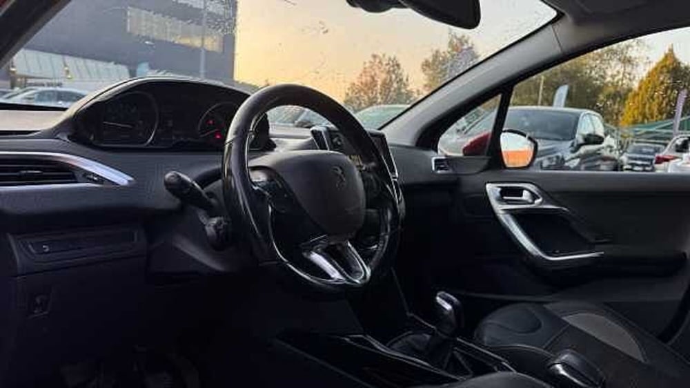 Peugeot 2008 usata a Milano (9)